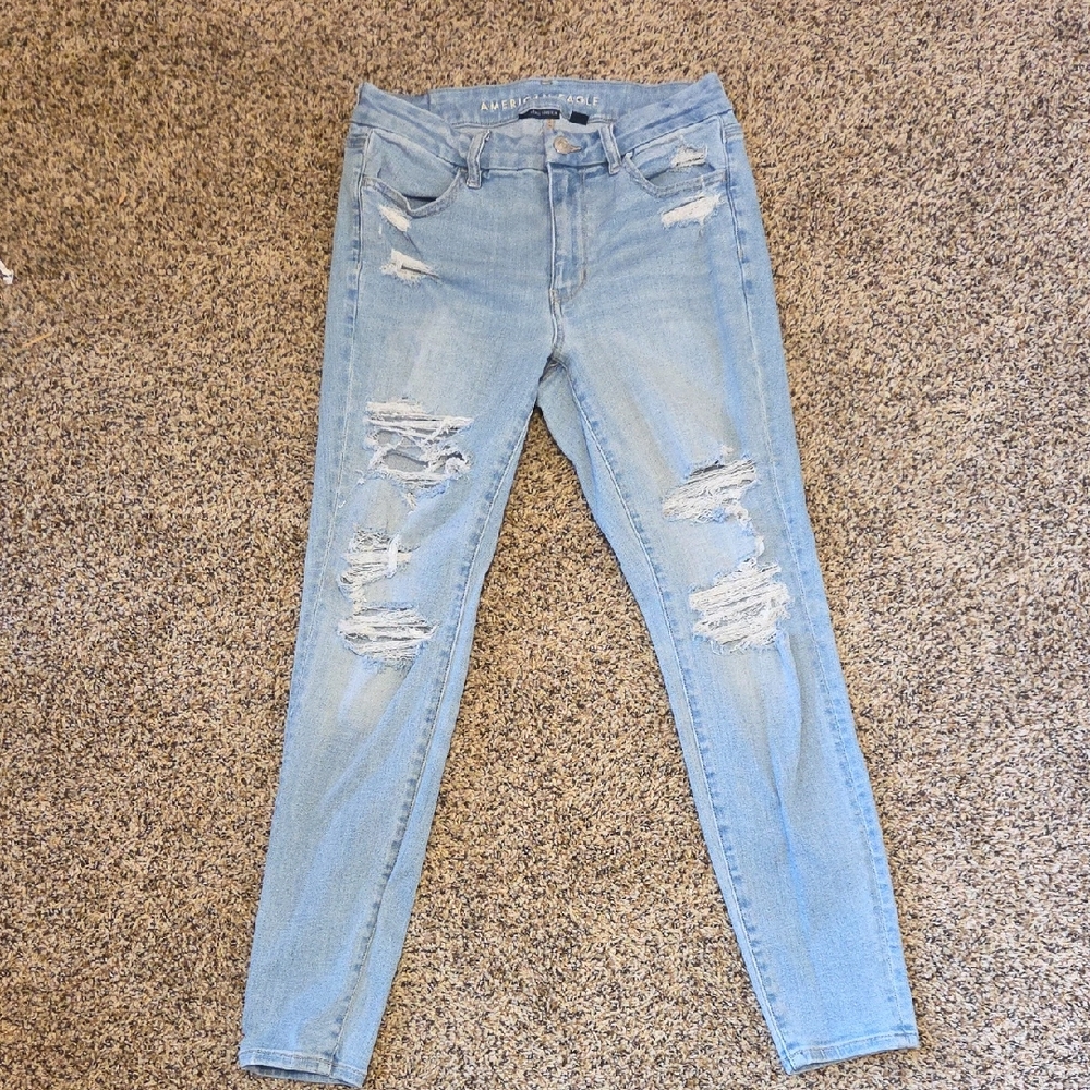 Lightwash Distressed Skinny Jeans